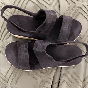 Reefs Platform Black Sandals